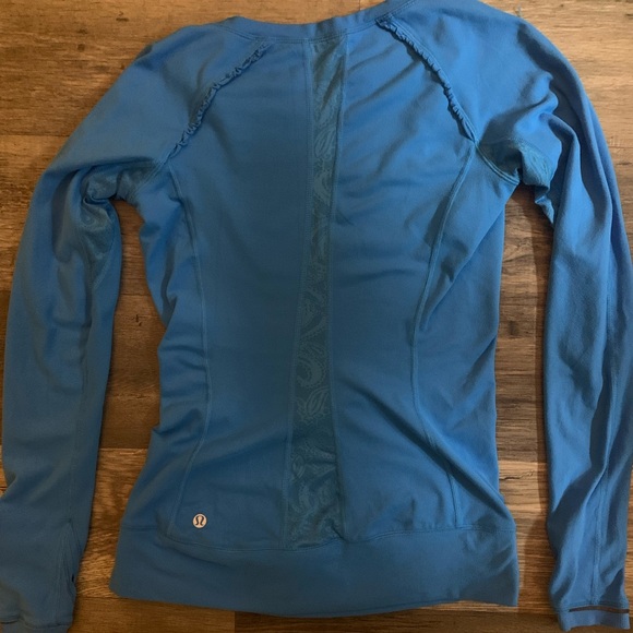 Womens Lululemon Long Sleeve -Small - Picture 2 of 2